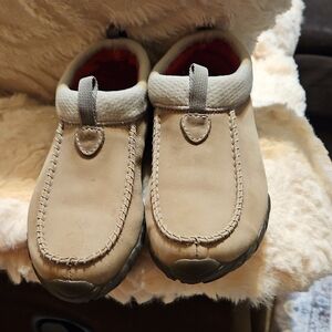 Teva Women's Moccasins in Tan and Cream